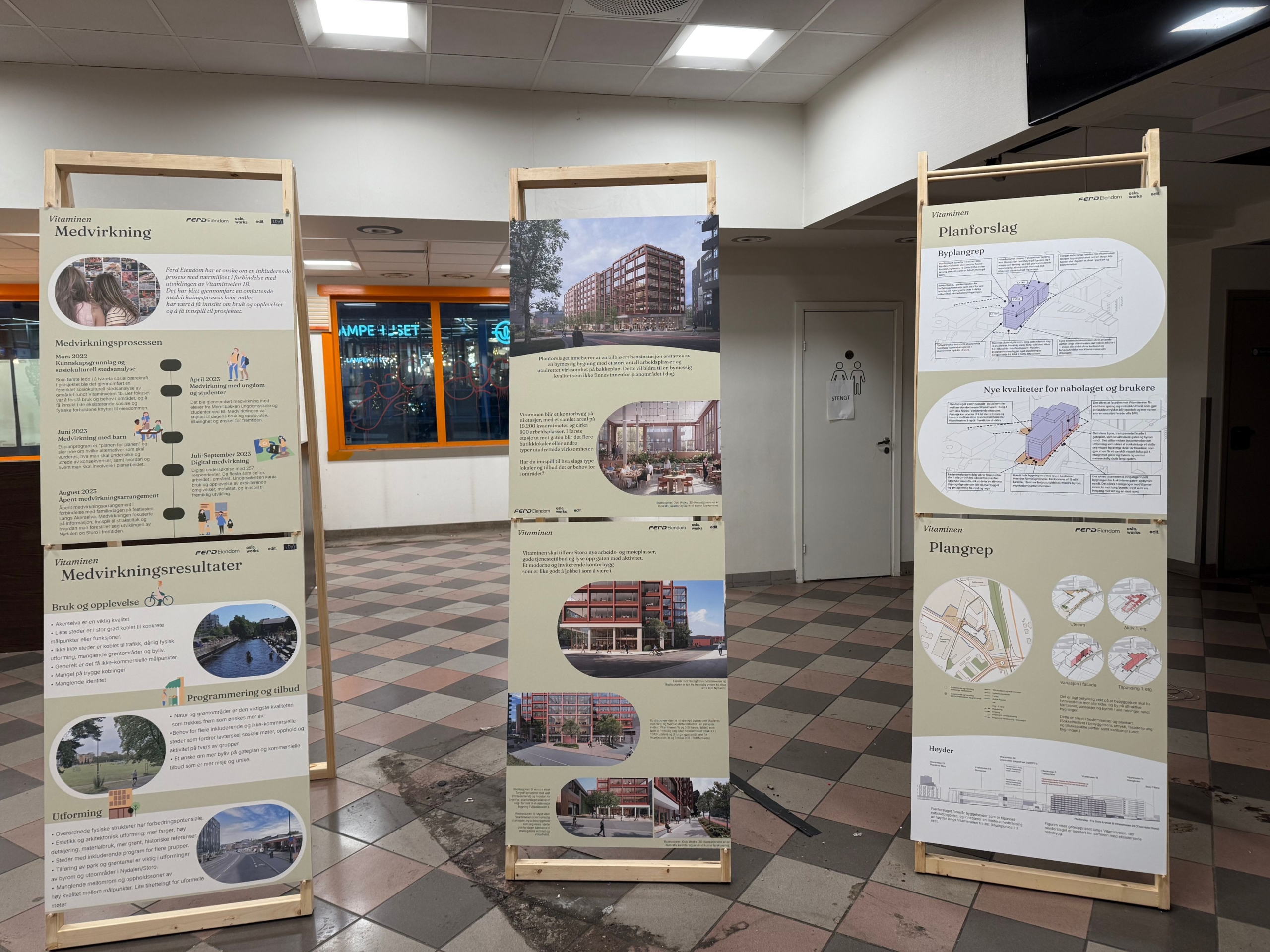 Bildet viser noen av plansjene som ble vist på åpent prosjektkontor for Vitaminen i desember 2025.