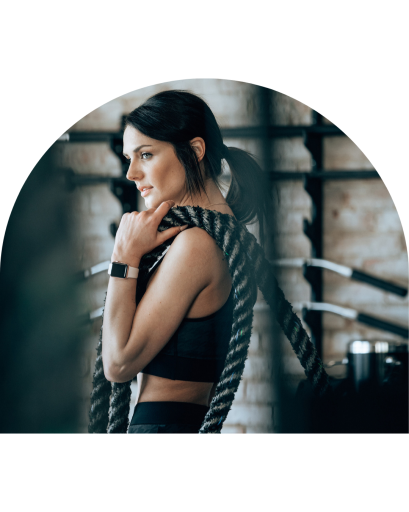 Bildet viser et eksempelbilde på en dame som trener, og skal illustrere nærheten til SATS på Storo storsenter.